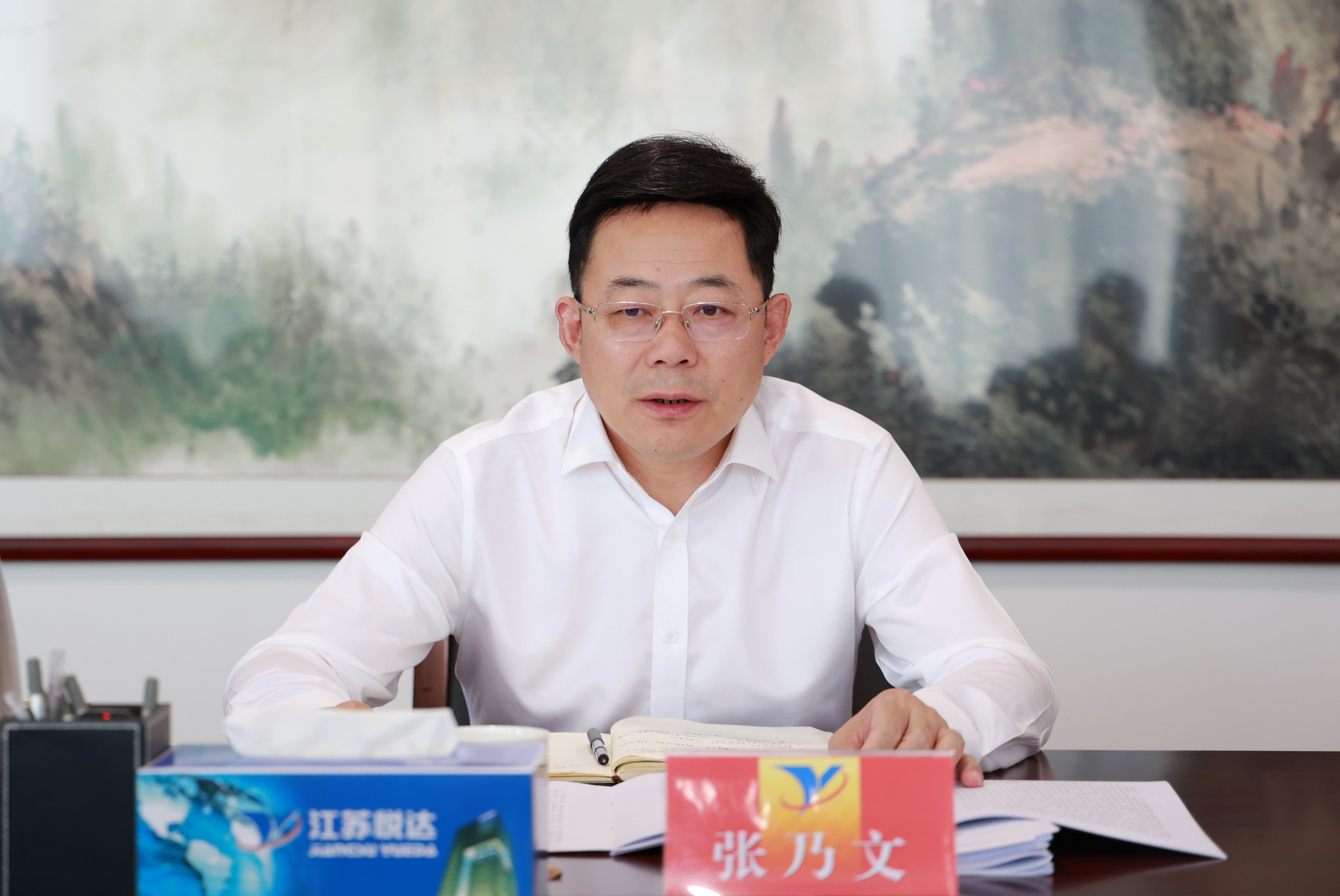 黨委中(zhōng)心組學(xué)習1_眸目壓縮.jpg
